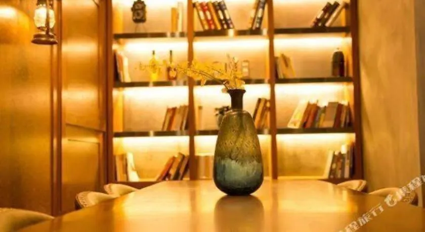 James Joyce Coffetel- Zhengzhou Wenhua Road Technology Market الصين